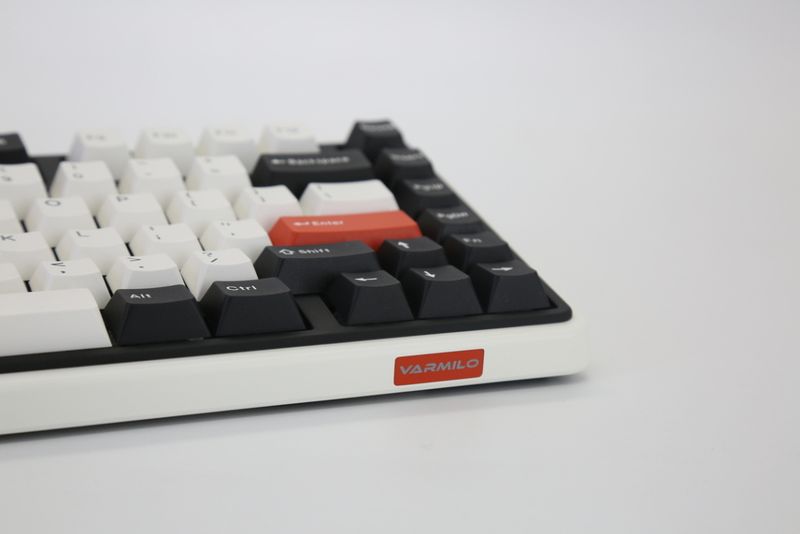 Varmilo VXT81 Minilo Retro / Cherry MX Black Clear-Top 14